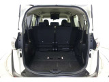 3列目シートは折りたたみが可能です。たためば荷物もしっかり積める!キャンプ用品なども、気兼ねなく積めそうです。旅行にも強い味方ですね。