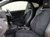 見通しのよいすっきりとした視界で、誰でも運転しやすいです。運転のしやすさは疲れにくさにも繋がりますよ♪