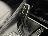 8速ステップトロニック付AT I-driveコントローラーでモニター部分を操作します。直感的に使用することが可能です。