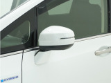 ◆ドアミラーウインカー◆ドアミラーにウインカーを装備しています。対向車に自身の進行方向を合図し安全に運転できます。