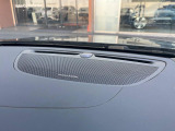 【harman kardon】ハーマンカードンのHi-Fiスペシャリストと共に、モデル別に開発・設計された専用チューニングが臨場感溢れる音響空間を実現しています。