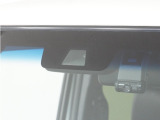 ◆Honda SENSING◆ カメラ等装置で精度の高い検知能力を発揮、安全運転を支援します。ステアリング上のコントローラーに注目!