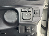 【 レーンアシスト 】走行中に居眠り・わき見等で不意に車線を横切った場合、警報やハンドルへの振動などで危険を教えてくれます♪