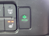 【eコンスイッチ】低燃費運転をサポートするECONモード。スイッチをONすると、エンジンやトランスミッション、A/Cなどを協調制御し、燃費の向上に貢献。エコドライブの効果を高めます。