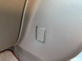 助手席側に荷物を掛けるフックがございます。