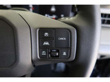【レーダークルーズコントロール】アクセルペダルを踏まなくても、車間制御モードでは、先行車の車速変化に合わせた追従走行を行い、自動的に加速・減速・停止をします。