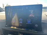 【Honda純正ナビゲーション(Honda CONNECT対応)】通信により地図が自動で更新され、車内Wi-Fiでスマホやタブレット、ゲーム機なども楽しめます。