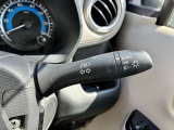 オートライト機能付きです♪またハイビームアシストで、先行車または対向車や周囲の明るさなどに応じ、自動的にハイビーム(上向き)とロービーム(下向き)を切り替えます♪