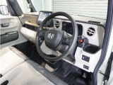 ◆視界広々で非常に運転しやすくロングドライブでも疲れを感じさせないすっきりとまとまったインパネ周りです。