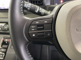 ステアリングにオーディオ操作スイッチが付いています。オーディオ画面に直接タッチしなくても操作が出来ますので、運転に集中できます。
