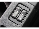 運転席&助手席に「シートヒーター」も装備、エアコンとは違ってエンジンが冷えていてもシートは素早く温かくなってくれます、寒い冬の朝などに嬉しい装備です