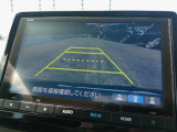 バック駐車が苦手な方や、初めてのお車で不安な方も安心。後方の映像をナビ画面に表示するため、周囲を確認しながらスムーズに駐車できます。