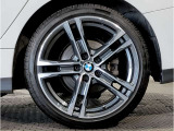 BMW純正アルミホイールです。納車時にはアルミホイールコーティングも承っております!是非ご検討下さいませ。