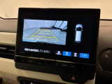 リバースギアに入れるだけで後方の表示へ切り替わります。夜間や雨の日の駐車も楽になりますよ。