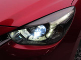 LEDヘッドライトを搭載。夜間の運転も安心です♪