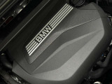 軽量コンパクトな直列4気筒BMWツインパワーターボディーゼルエンジンは地球に優しくパワフルです。