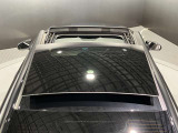 ★パノラミックルーフは、太陽の光を大きく取り入れあたかもオープンカーに乗っているような雰囲気をか持ち出します。非常に気持ちよく過ごせるオプションとなっております。