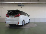 万が一の時には、全国約5000ヵ所のトヨタテクノショップで保証修理が受けられますので、遠方へのご旅行もご安心下さい。