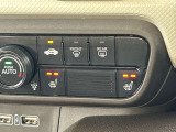 運転席&助手席シートヒーター付。寒さが厳しい冬の朝でも座面を暖めて快適なドライブを。2段階の温度調整が可能です。