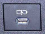 充電用USB端子を装備しております。