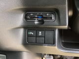 ビルトインタイプの【ETC】で見た目もスッキリ。高速道路の利用にとても便利です。【パーキングセンサー】駐車や出庫時にクルマの前後の障害を検知し、音とディスプレイでお知らせします。