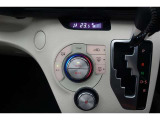 ★エアコンはオートタイプが装着済みです!オートモードにしておけば、車内温度を設定するだけで風の料や吹き出し口の切り替えを機械が行ってくれます!一年中快適な環境を作れますよ♪