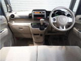 ◆インテリアパネル◆視界広々で非常に運転しやすくロングドライブでも疲れを感じさせないすっきりとまとまったインパネ周りです。