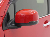 ◆ドアミラーウインカー◆ドアミラーにウインカーを装備しています。対向車に自身の進行方向を合図し安全に運転できます。
