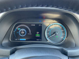 視認性の高いメーターで運転情報を的確に把握できます