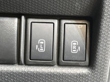 【両側パワースライドドア】スマートキーや運転席のスイッチで後席両側スライドドアの開閉が可能♪電動だから力を入れてドアを開ける必要が無く、小さなお子様でも簡単に開け閉めでき快適です♪