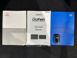 スマートキーは鍵をバッグに入れたままでもドアロックの開閉やエンジンのON・OFFができます。夜間や雨の日も鍵を探さなくて良いので便利です。