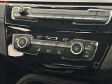 各スイッチ類は運転席に向けて配置されドライバーが操作しやすくなってます。