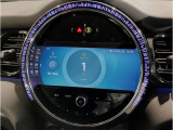 MNIのメーターパネルは円をコンセプトにデザインされております。おしゃれで愛嬌のあるMINI独自のデザインに惹かれる方は数多くいらっしゃいます。