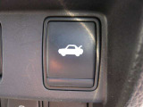 トランク開閉スイッチは運転席近くにあるので便利ですよ