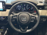 運転している間、長く触れているものだから手になじむハンドルがいいですよね。本革巻のステアリングは乗れば乗るほど手になじんでいきます。