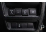 電動スライドドアのスイッチです。車内からもスイッチひとつでラクにドアの開閉できますよ♪