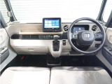 ◆インテリアパネル◆視界広々で非常に運転しやすくロングドライブでも疲れを感じさせないすっきりとまとまったインパネ周りです。
