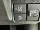 路外逸脱抑制機能は車が車線からはみ出しそうなときに車線内に戻すようにドライバーへお知らせします