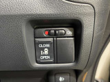 片側電動スライドドア!!荷物で手が塞がる時など簡単にドアの開閉が出来ます!何より力いらずで開閉OK!女性やお年寄りにも優しい♪電動機能はOFFにもできますから元気なお子様の駆け出しも安心!
