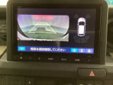 バックでの車庫入れも安心です!リアカメラが付いているバックモニター付のナビを装備しております。バンパーについているソナーや、操作線もついており距離感も画面から確認できます。