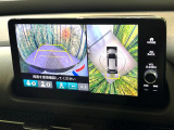 【マルチビューカメラシステム】専用のカメラにより、上から見下ろしたような視点で360度クルマの周囲を確認することができます☆死角部分も確認しやすく、狭い場所での切り返しや駐車もスムーズに行えます。