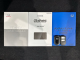 スマートキーは鍵をバッグに入れたままでもドアロックの開閉やエンジンのON・OFFができます。夜間や雨の日も鍵を探さなくて良いので便利です。