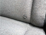 ◆ISOFIX◆シートベルトいらずでチャイルドシートと固定金具を連結するだけでガッチリ固定できます。