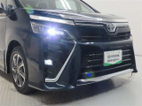 高輝度で点灯速度が速く、しかも消費電力の少ないLEDヘッドライトが装備されています!LEDの明るい光が走行中の視界の確保をサポートして、夜のドライブがより楽しく安全に運転できます♪