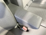 【アームレスト】運転中の身体の負担を軽減してくれるアームレストを装備♪