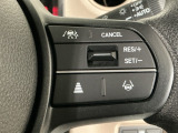 【アダプティブ・クルーズ・コントロール】予め設定した車速内でクルマが自動的に加減速。 前走車との適切な車間距離を維持しながら追従走行し、高速道路でのドライバーの疲労を軽減してくれる嬉しい機能付♪