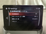 フォワードセンシングカメラで認識した交通標識をディスプレイに表示し、交通標識の見落とし防止を図り、安全運転を支援します。