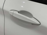コンフォートアクセス付きでキーを携帯していれば施錠、開錠が可能です。