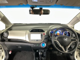 【前方視界】開放的な前方視界!運転がしやすく疲れにくいです♪窓が大きく、見通しがとっても良いおクルマですよ♪