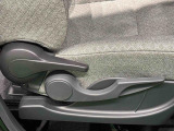 運転手の体格に合わせて,運転席の座面の高さ調整ができるシートリフターが付いてます